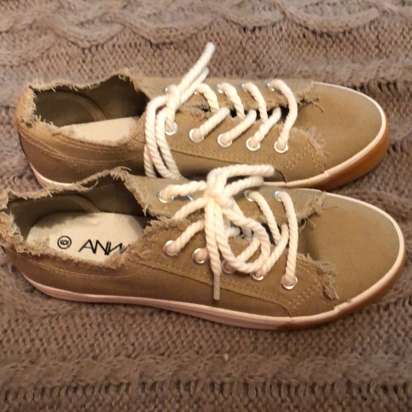 Shoes - Picture 2 of 4